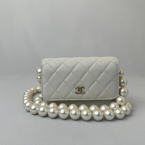 Chanel Pearl Strap CC Wallet on Chain Quilted Calfskin Mini White - Picture 1 of 8